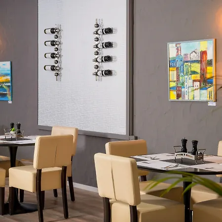 City Hotel