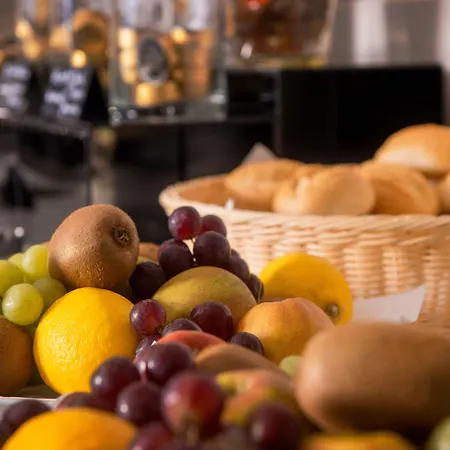 シティ ホテル 3*